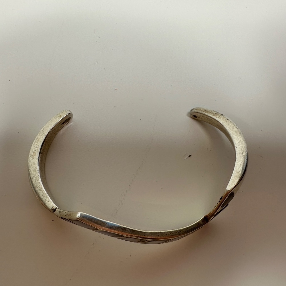 Navajo Flush Mount Mother of Pearl Sterling Silver Cuff Bracelet - Picture 6 of 11
